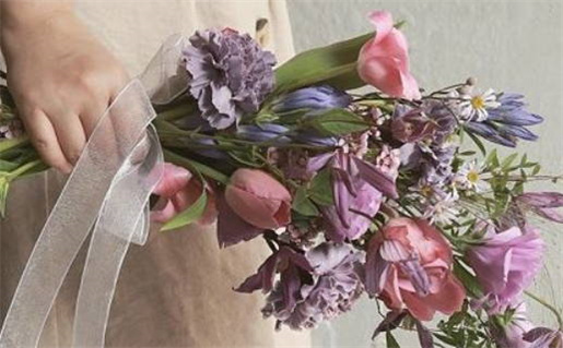 2025年08月25日这日子领证是否黄道吉日？ 登记领证有没有问题？