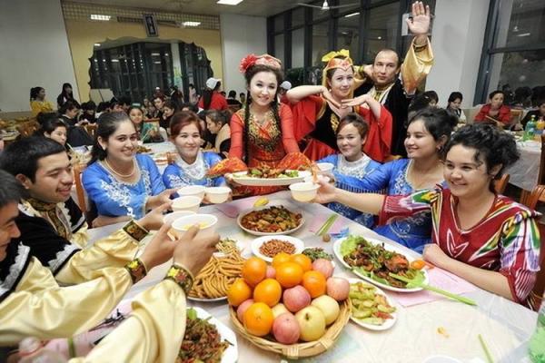 维吾尔族古尔邦节：祭祀与团圆的心灵洗礼
