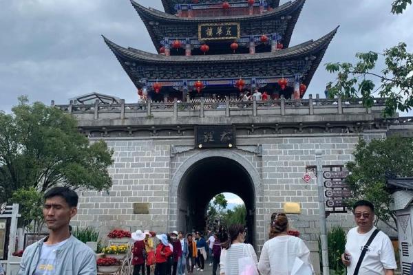 白族的三月街:文化习俗与养生智慧相融合 白族的三月街:文化习俗与养生智慧相融合